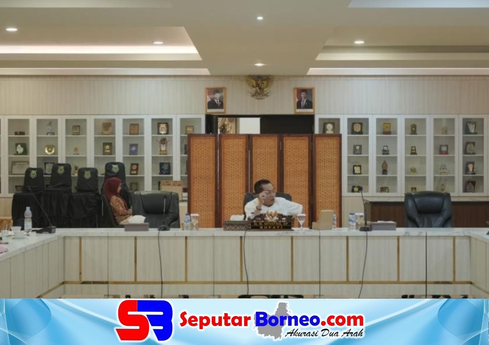 Bupati Kapuas HM. Wiyatno memimpin rapat evaluasi percepatan cetak sawah, rapat dilaksanakan di Rumah Jabatan Bupati Kapuas. FOTO: HUMAS/SB